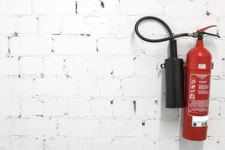 Salvaescaleras y Normativa de Incendios: Compatibilidad y Reglas