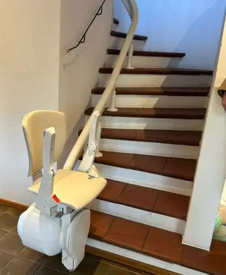 Silla salvaescaleras curva (interior) — instalación en Calasparra, Región de Murcia