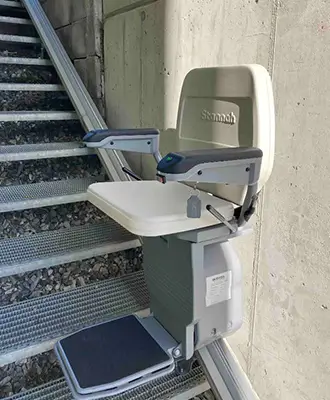 Silla salvaescaleras exterior — instalación en Oña, Castilla y León